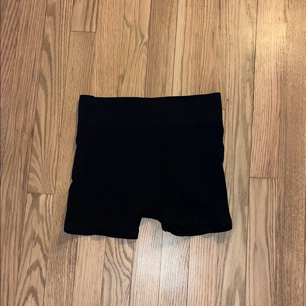 Black High-Waist Stretch Short
